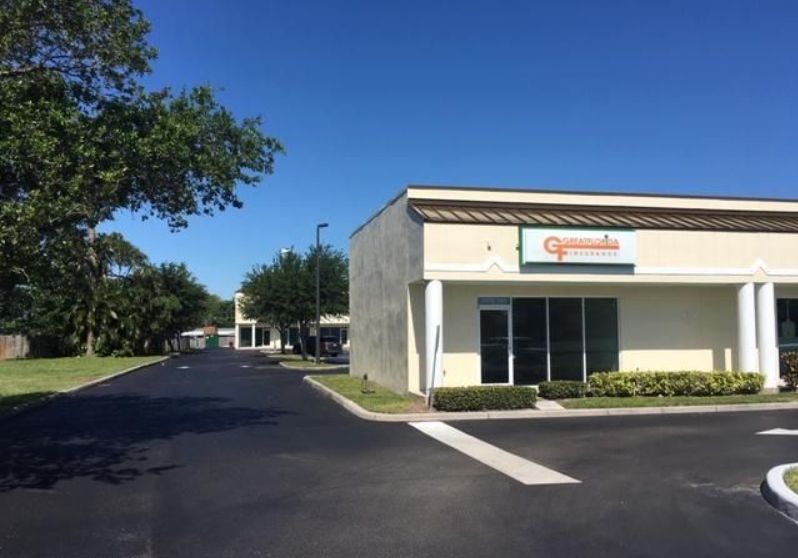 Emerald Plaza: 925 N Courtenay Pkwy, Merritt Island, FL 32953